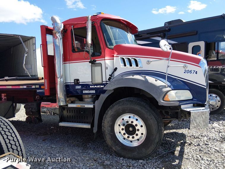 image for item YA2760 2017 Mack GU813 flatbed truck
