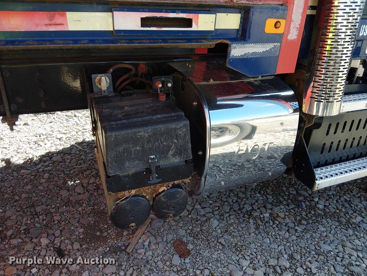 image for item YA2760 2017 Mack GU813 flatbed truck