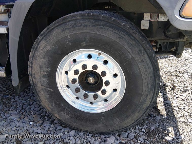 image for item YA2760 2017 Mack GU813 flatbed truck
