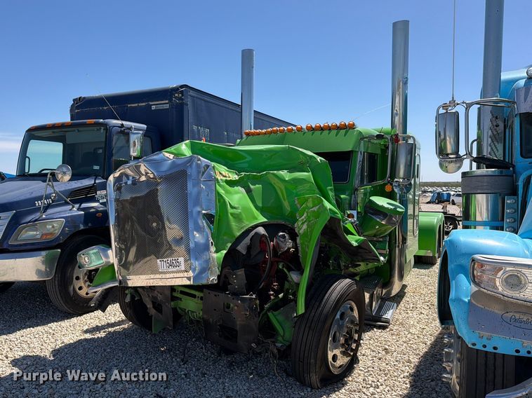 image for item YA2872 2019 Peterbilt 389 semi truck