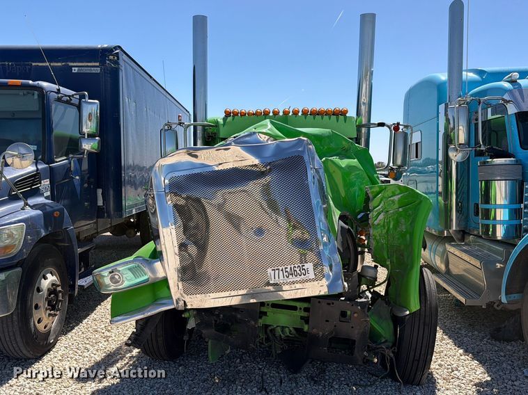 image for item YA2872 2019 Peterbilt 389 semi truck