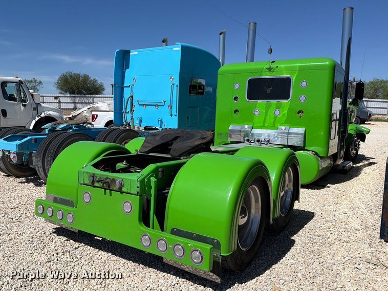 image for item YA2872 2019 Peterbilt 389 semi truck