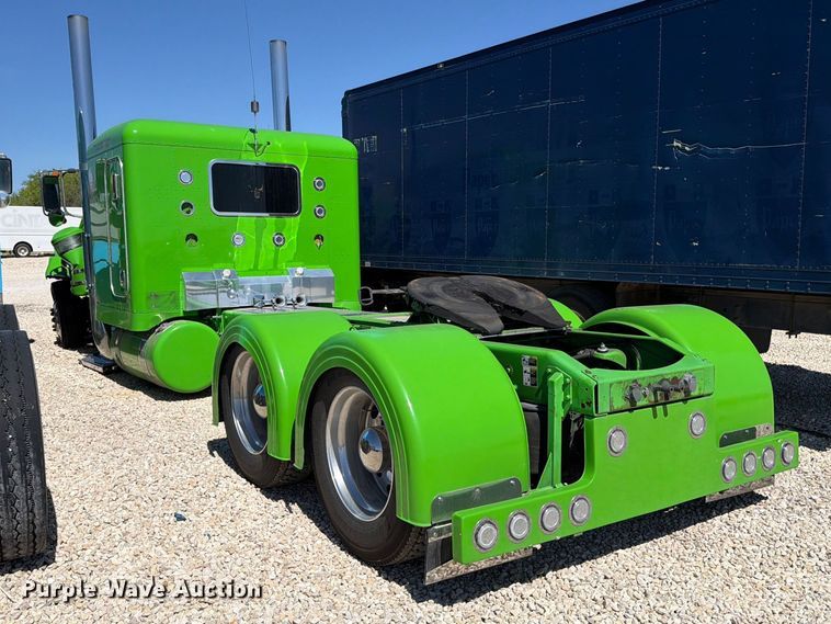 image for item YA2872 2019 Peterbilt 389 semi truck