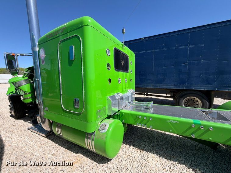 image for item YA2872 2019 Peterbilt 389 semi truck