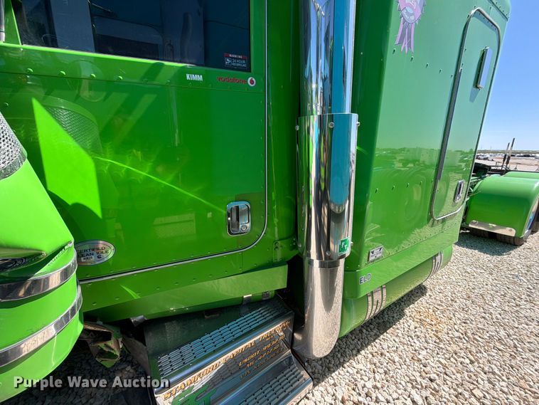image for item YA2872 2019 Peterbilt 389 semi truck