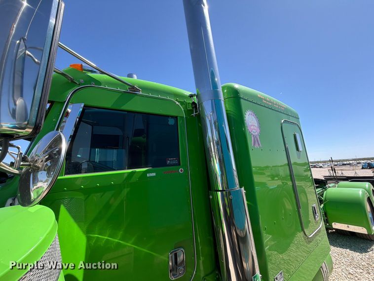 image for item YA2872 2019 Peterbilt 389 semi truck