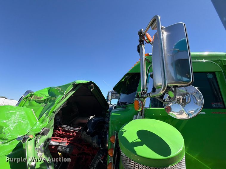 image for item YA2872 2019 Peterbilt 389 semi truck