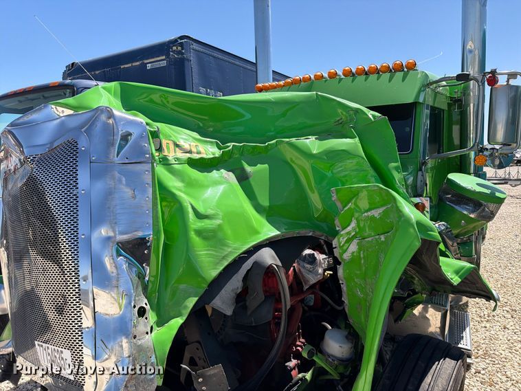 image for item YA2872 2019 Peterbilt 389 semi truck