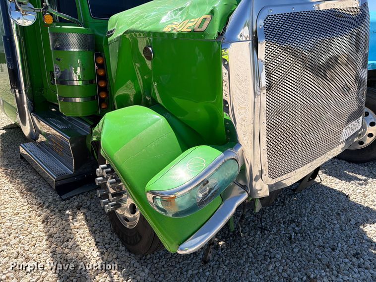 image for item YA2872 2019 Peterbilt 389 semi truck