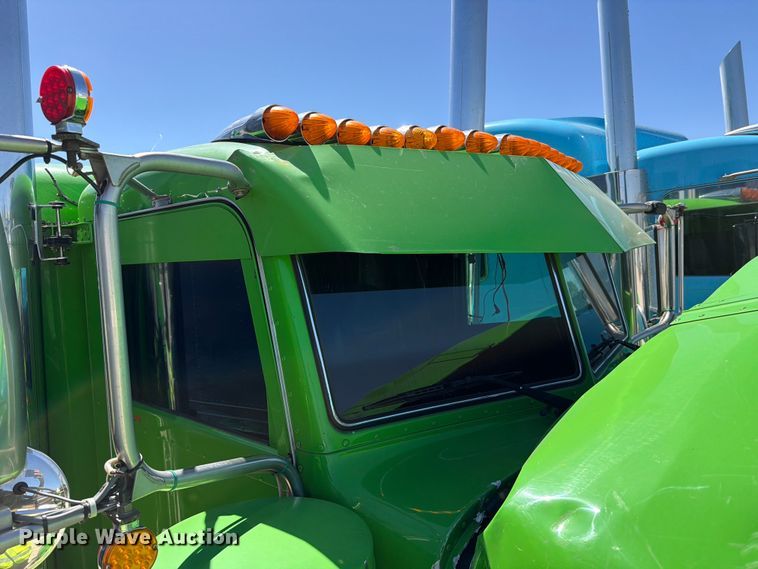 image for item YA2872 2019 Peterbilt 389 semi truck