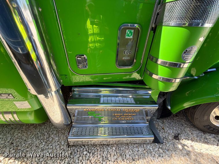 image for item YA2872 2019 Peterbilt 389 semi truck