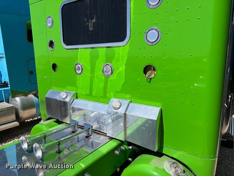 image for item YA2872 2019 Peterbilt 389 semi truck