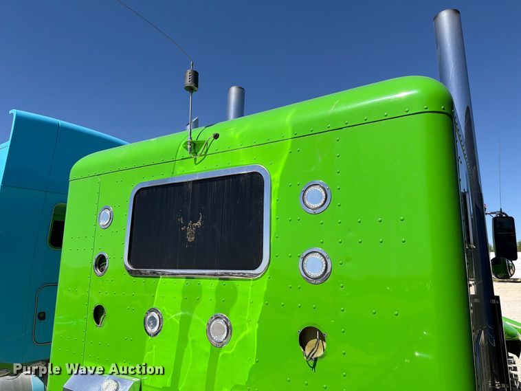 image for item YA2872 2019 Peterbilt 389 semi truck