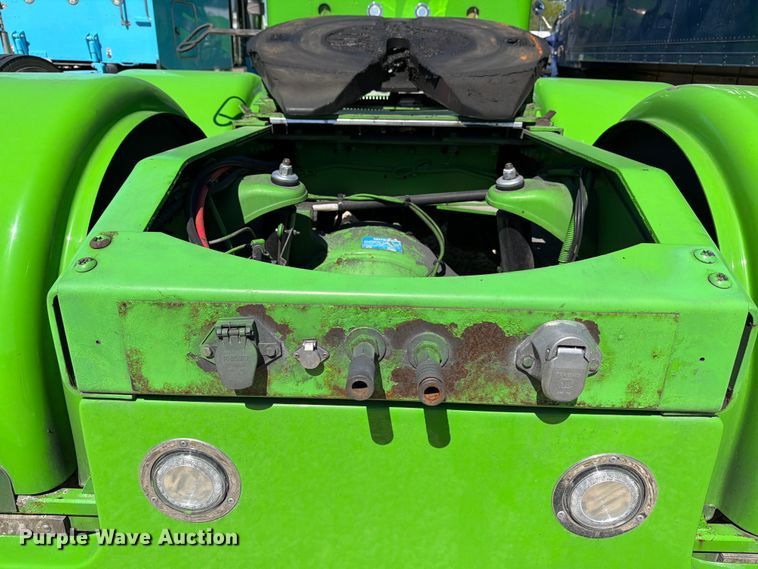 image for item YA2872 2019 Peterbilt 389 semi truck