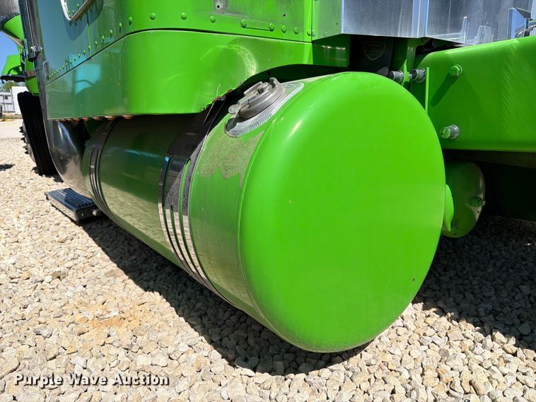 image for item YA2872 2019 Peterbilt 389 semi truck