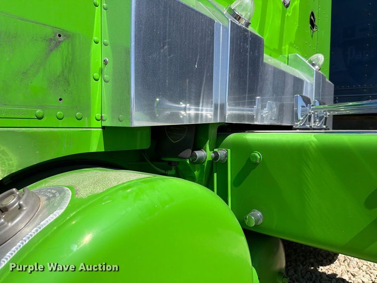 image for item YA2872 2019 Peterbilt 389 semi truck