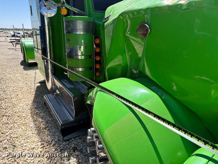 image for item YA2872 2019 Peterbilt 389 semi truck