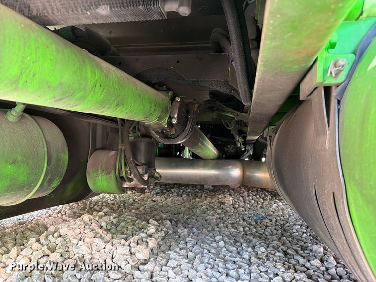 image for item YA2872 2019 Peterbilt 389 semi truck