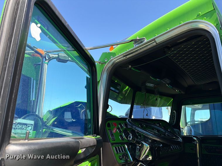 image for item YA2872 2019 Peterbilt 389 semi truck