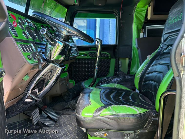 image for item YA2872 2019 Peterbilt 389 semi truck