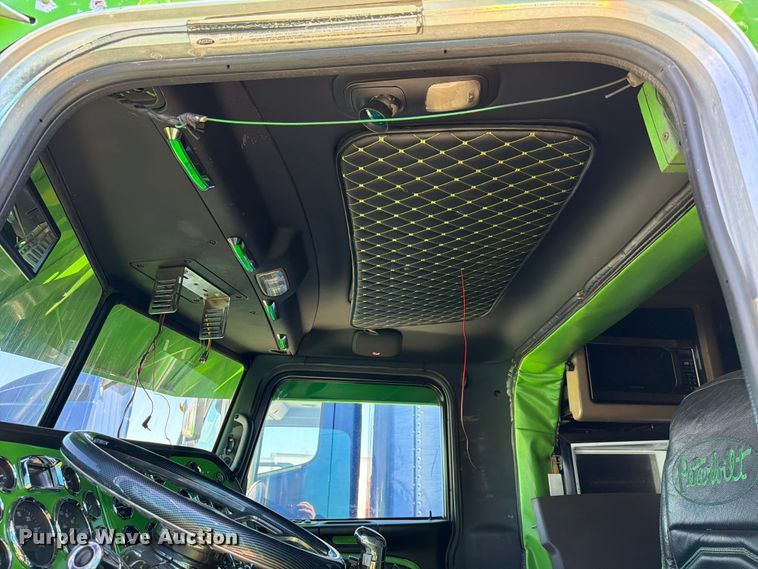 image for item YA2872 2019 Peterbilt 389 semi truck