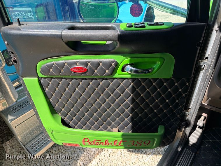 image for item YA2872 2019 Peterbilt 389 semi truck