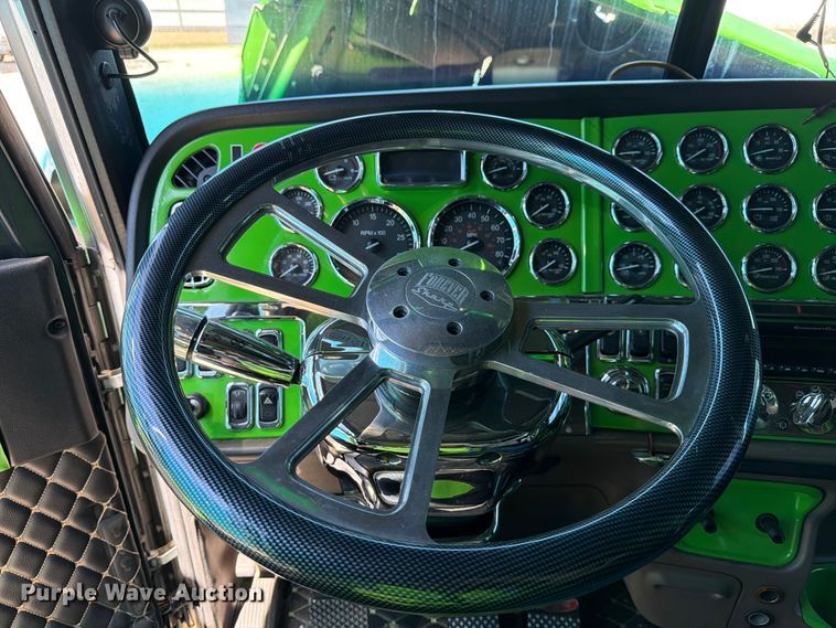 image for item YA2872 2019 Peterbilt 389 semi truck