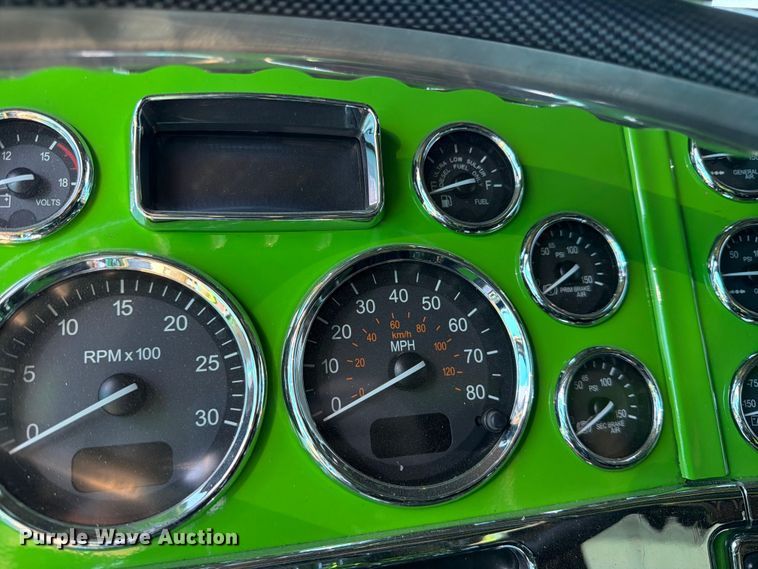 image for item YA2872 2019 Peterbilt 389 semi truck