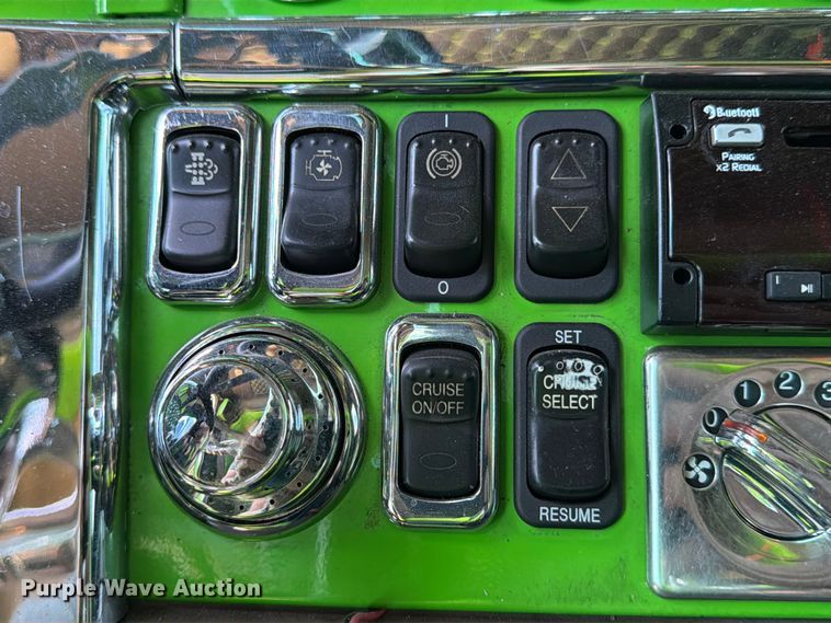 image for item YA2872 2019 Peterbilt 389 semi truck