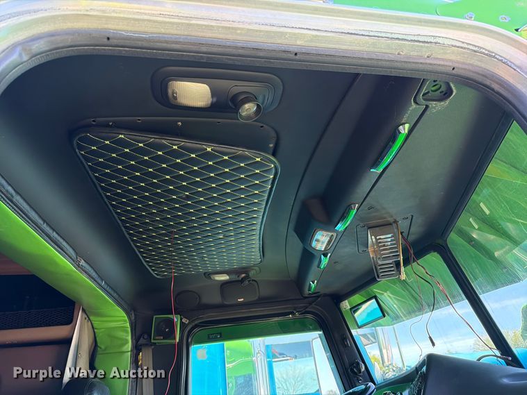 image for item YA2872 2019 Peterbilt 389 semi truck