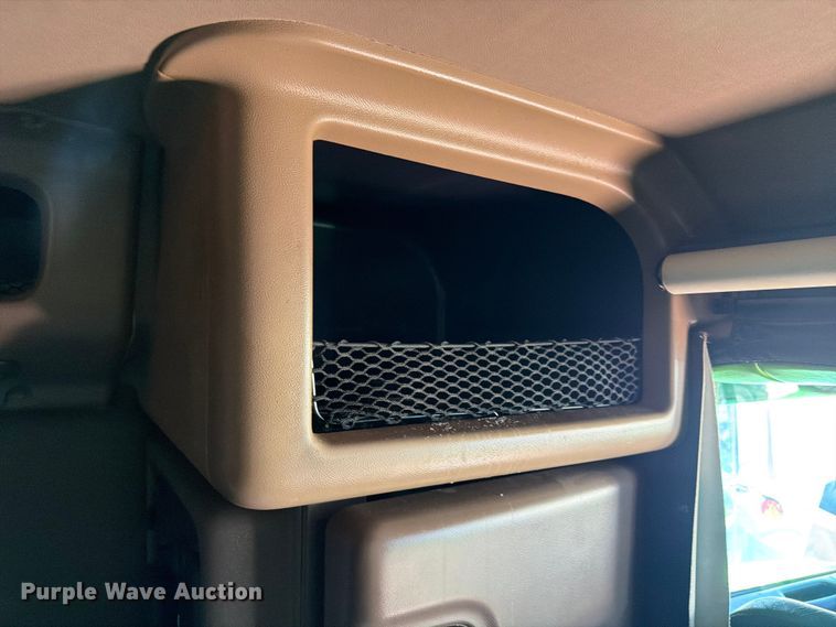 image for item YA2872 2019 Peterbilt 389 semi truck