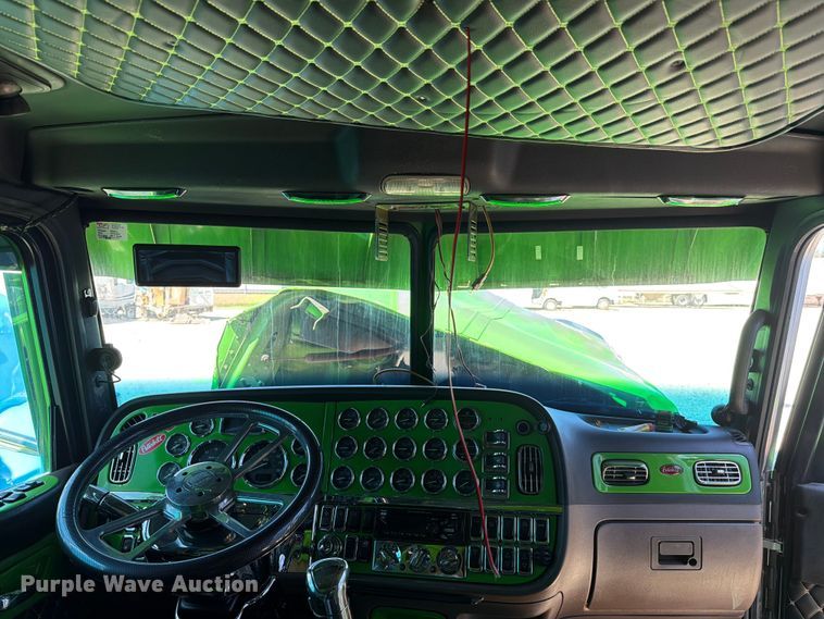 image for item YA2872 2019 Peterbilt 389 semi truck