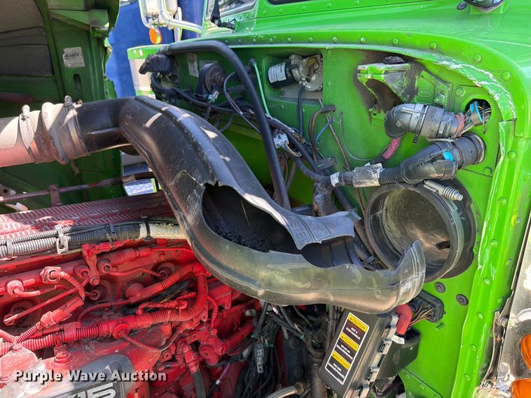 image for item YA2872 2019 Peterbilt 389 semi truck