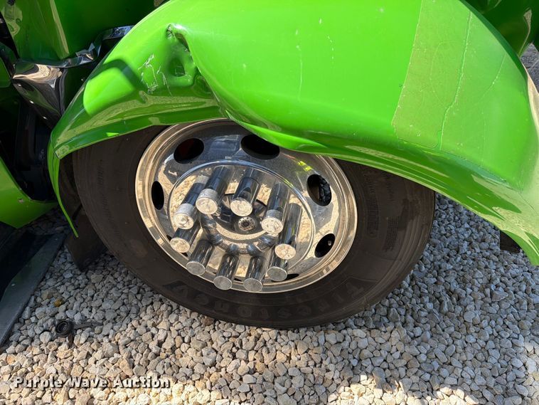 image for item YA2872 2019 Peterbilt 389 semi truck
