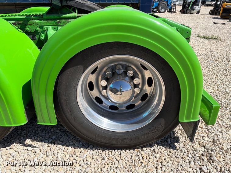 image for item YA2872 2019 Peterbilt 389 semi truck