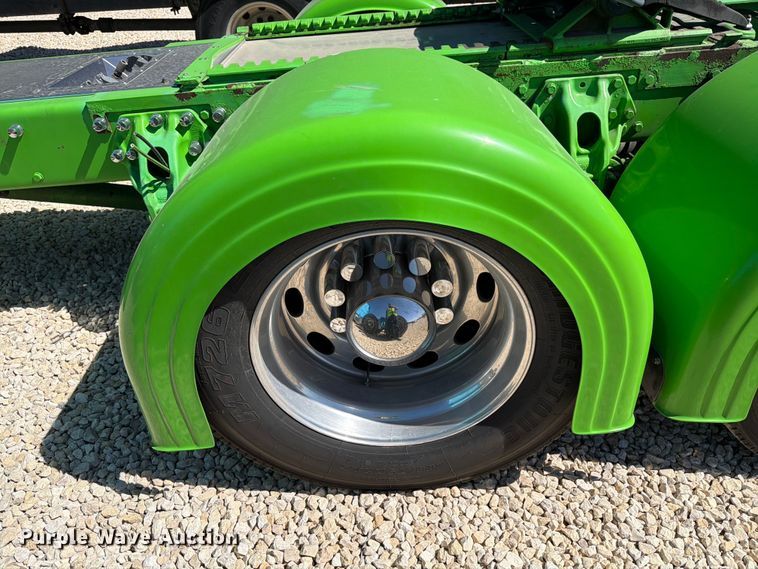 image for item YA2872 2019 Peterbilt 389 semi truck