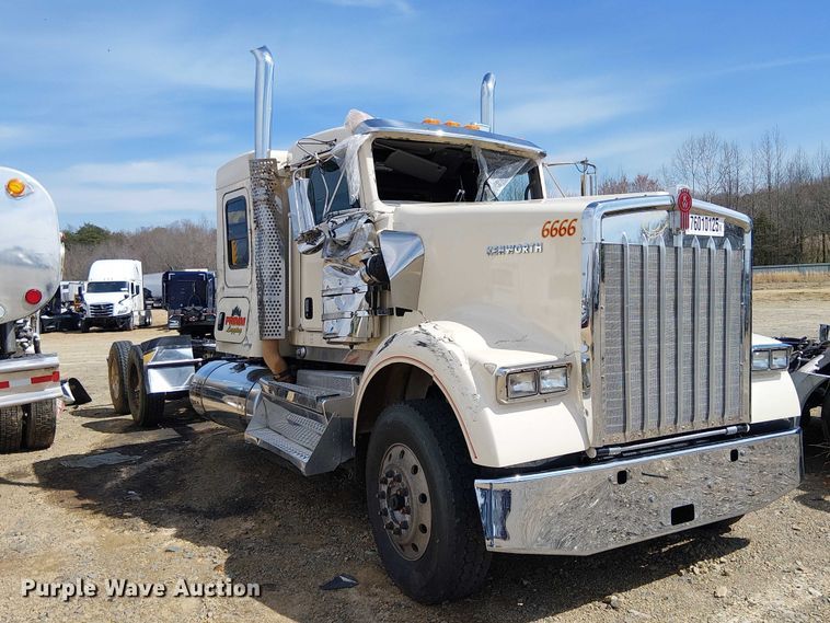 image for item YA2877 2025 Kenworth W900 semi truck