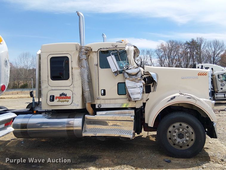 image for item YA2877 2025 Kenworth W900 semi truck