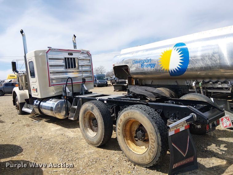 image for item YA2877 2025 Kenworth W900 semi truck