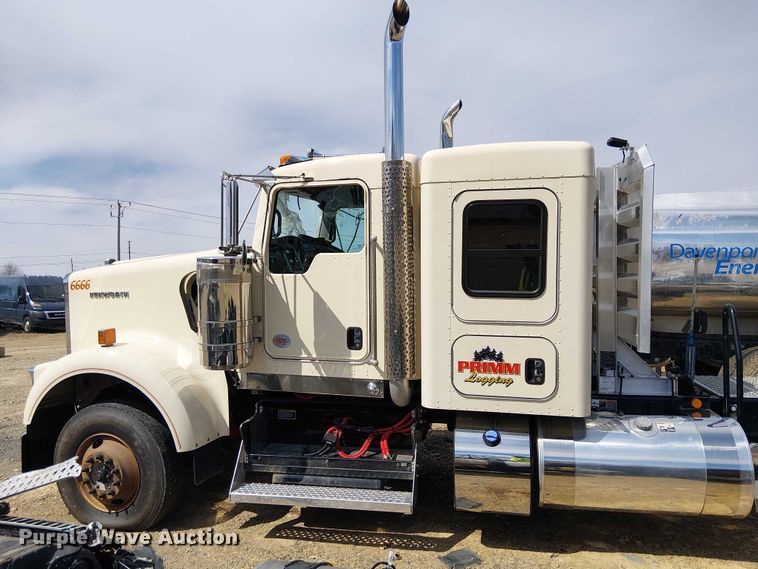 image for item YA2877 2025 Kenworth W900 semi truck