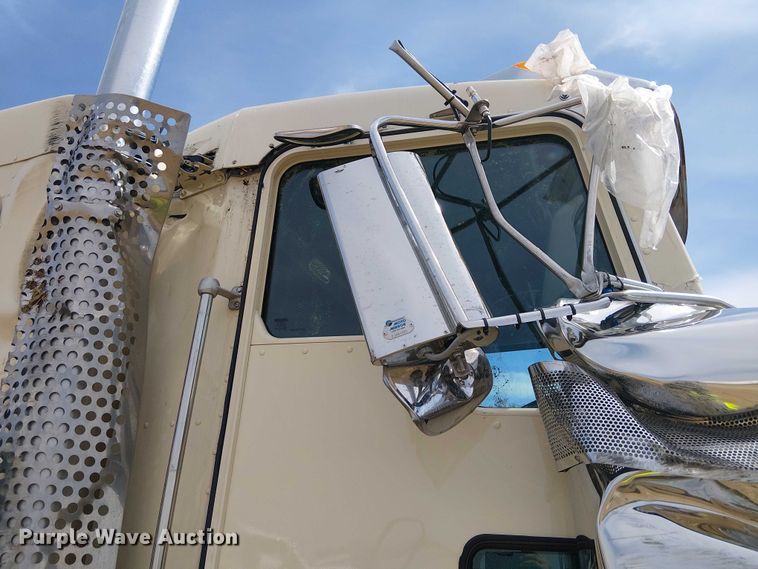 image for item YA2877 2025 Kenworth W900 semi truck