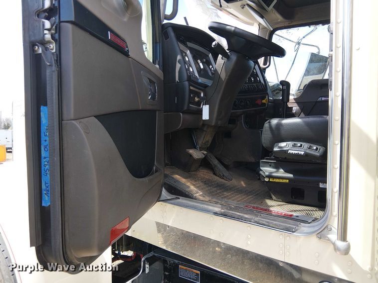 image for item YA2877 2025 Kenworth W900 semi truck