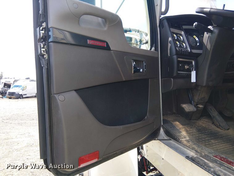 image for item YA2877 2025 Kenworth W900 semi truck