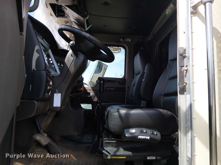 image for item YA2877 2025 Kenworth W900 semi truck