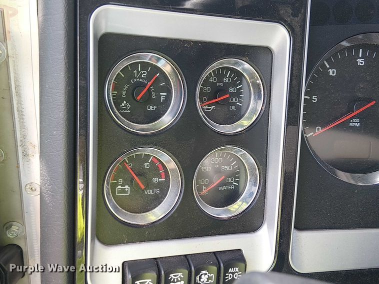 image for item YA2877 2025 Kenworth W900 semi truck