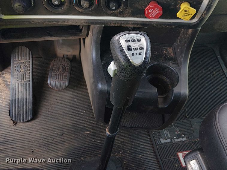 image for item YA2877 2025 Kenworth W900 semi truck