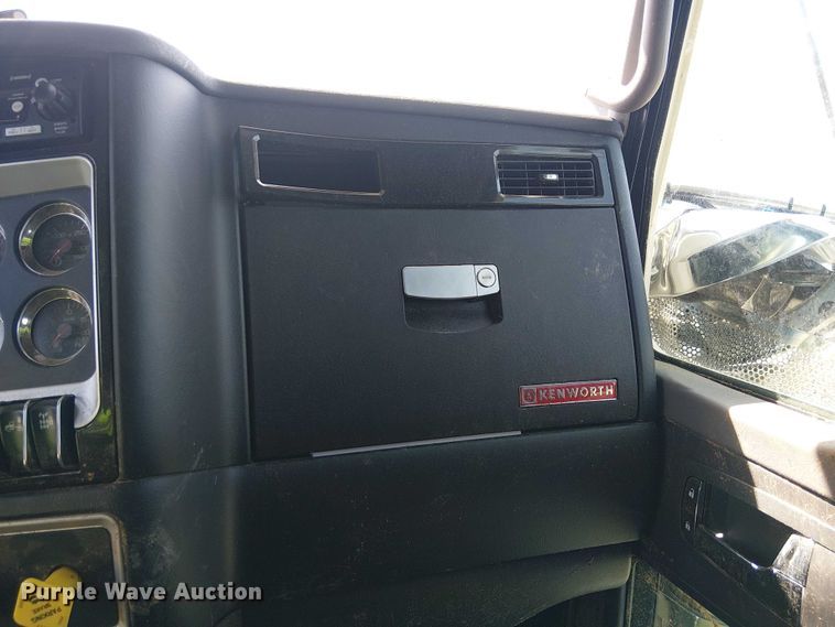 image for item YA2877 2025 Kenworth W900 semi truck