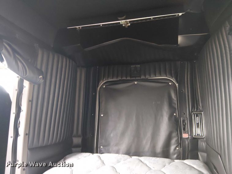 image for item YA2877 2025 Kenworth W900 semi truck