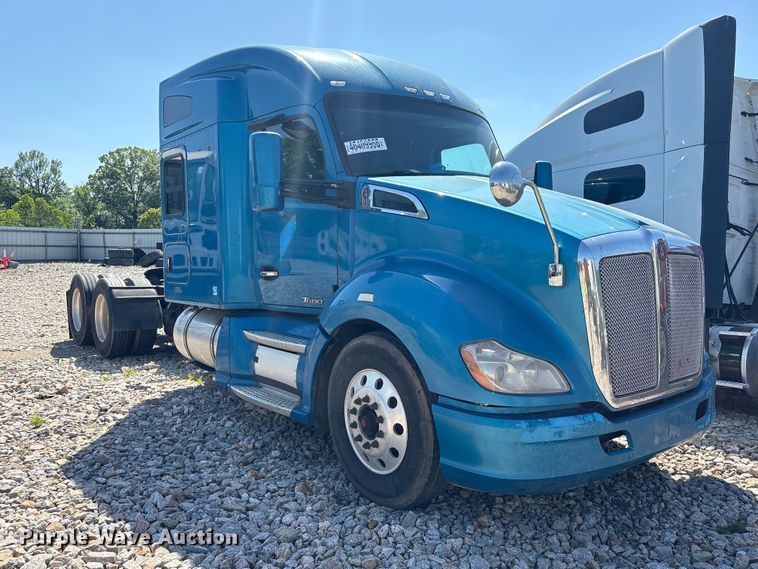 image for item YA2903 2017 Kenworth T680 semi truck