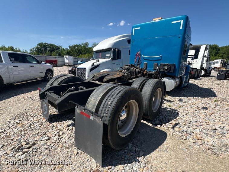 image for item YA2903 2017 Kenworth T680 semi truck